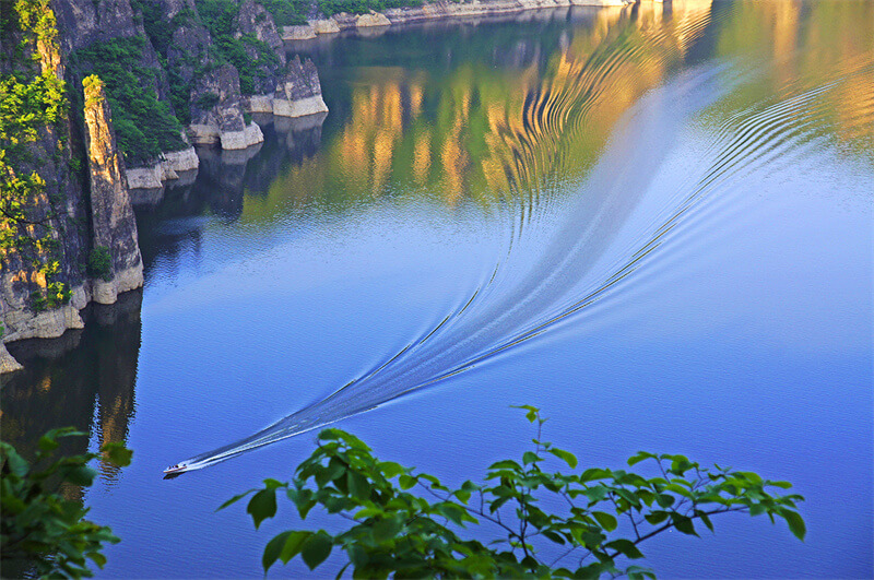 畅游松花湖   摄影：于长海.jpg