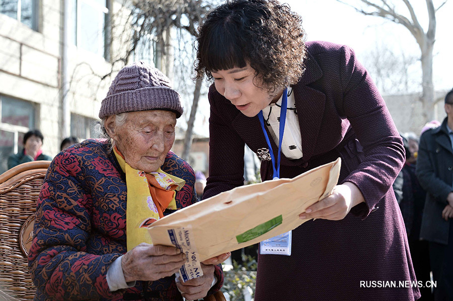 Вологодская область получила письма и подарки от бабушки Нины из Китая