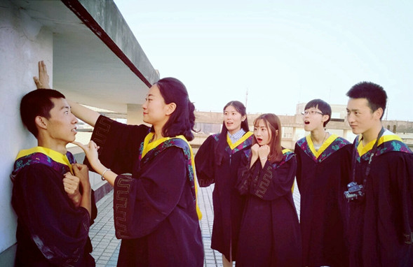 反转壁咚。西北农林科技大学团委供图_副本.jpg