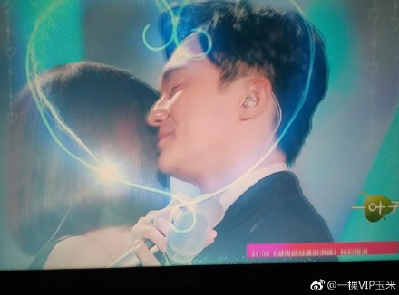 林夏羽与男神张智霖一起牵手 ,合唱《岁月如歌》.jpg