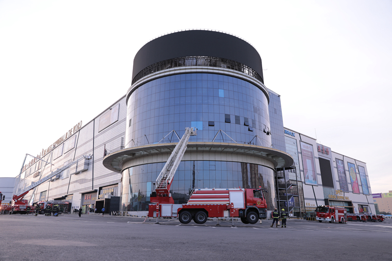 长春消防救援支队开展大型商业综合体灭火救援实战演练1.jpg