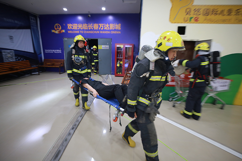 长春消防救援支队开展大型商业综合体灭火救援实战演练2.jpg