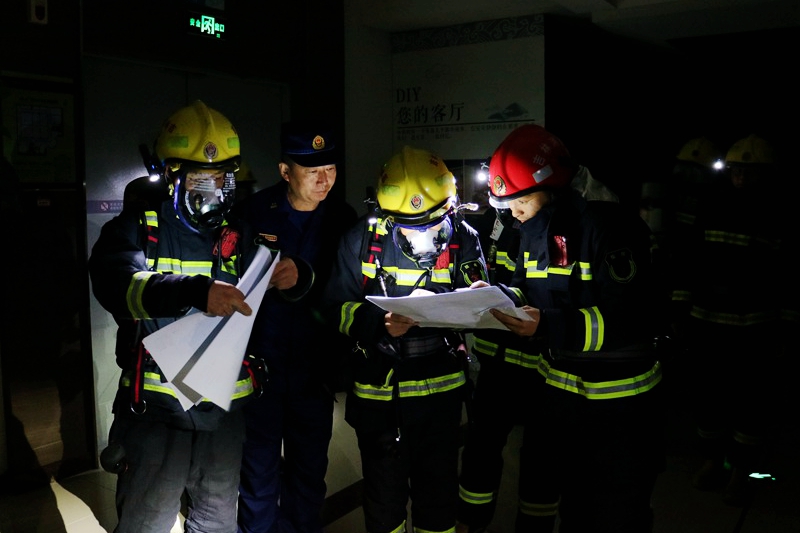吉林消防救援支队创新开展人员聚集场所“密室逃脱”式“六熟悉”法2.jpg