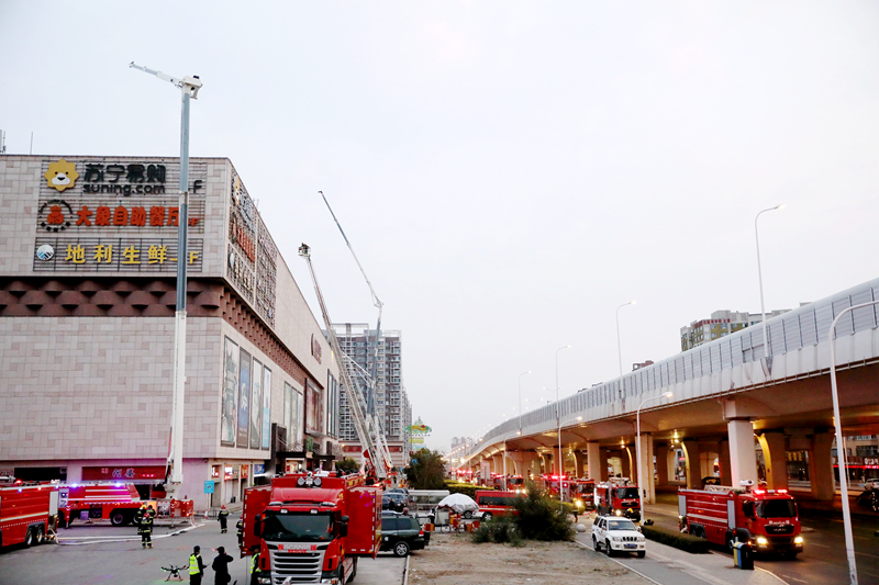 长春开展大型商业综合体灭火救援实战演练1.jpg 长春开展大型商业综合体灭火救援实战演练1.jpg