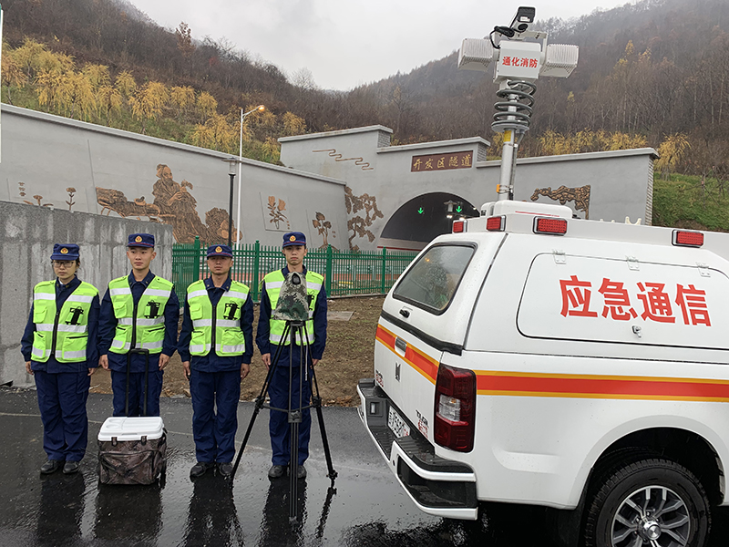 通化开展集通高速开发区隧道雨天测试演练 提升岗位练兵质效 1.jpg