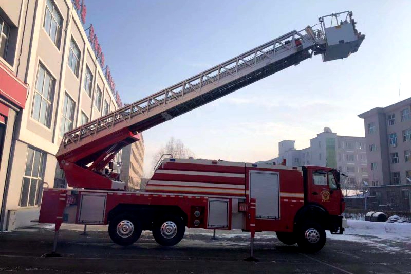 吉林市组织开展严寒条件下举高消防车测试工作2.jpg 吉林市组织开展严寒条件下举高消防车测试工作2.jpg