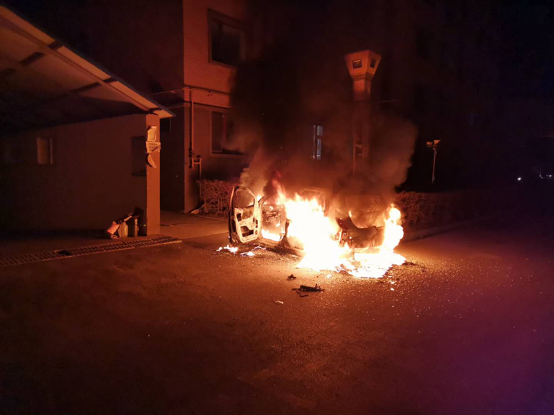 电动车起火危及四邻 蛟河消防迅速扑救.jpg