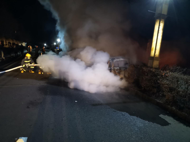 电动车起火危及四邻 蛟河消防迅速扑救2.jpg