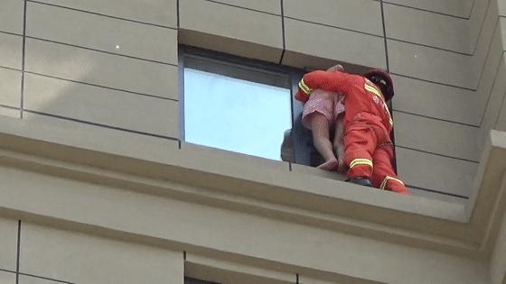 一瞬间一百万个可能,永吉消防员成功劝归轻生少女4.jpg 一瞬间一百万个可能,永吉消防员成功劝归轻生少女4.jpg
