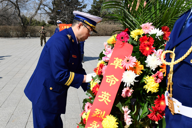 吉林省消防救援总队举行“传承英烈精神 忠诚履行使命”祭奠消防英烈活动2.jpg 吉林省消防救援总队举行“传承英烈精神 忠诚履行使命”祭奠消防英烈活动2.jpg