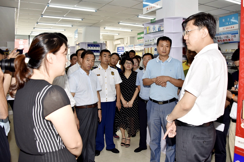 吉林市市长刘非率队督查食品药品行业消防安全工作1.jpg