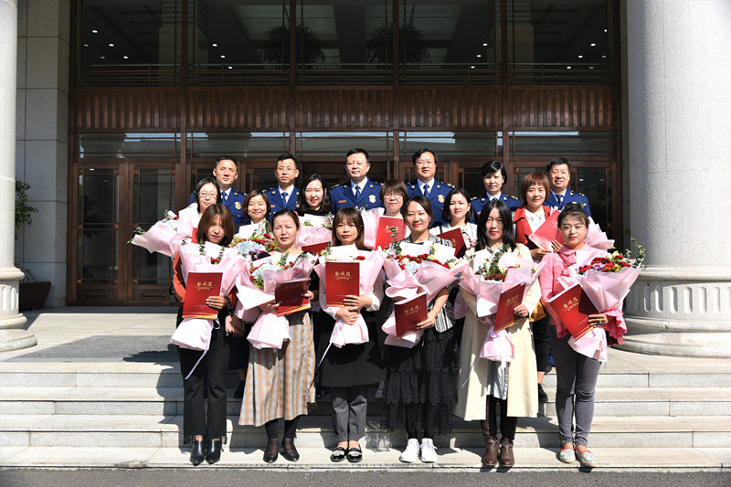 吉林省消防救援总队召开国庆70周年消防安保慰问指战员家属座谈会2.jpg
