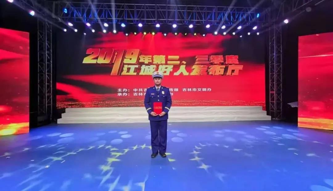 徐飞2.jpg