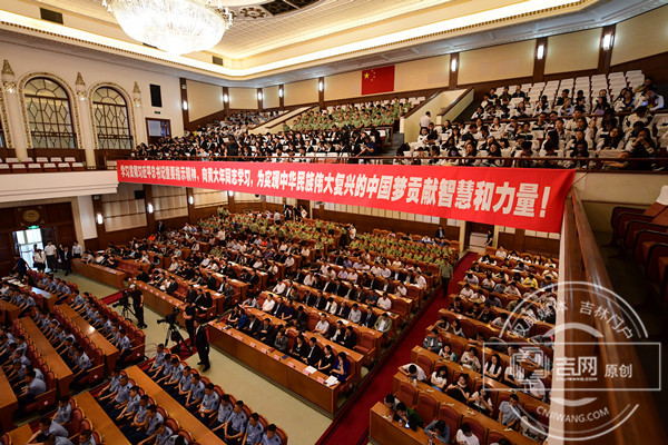 报告会现场