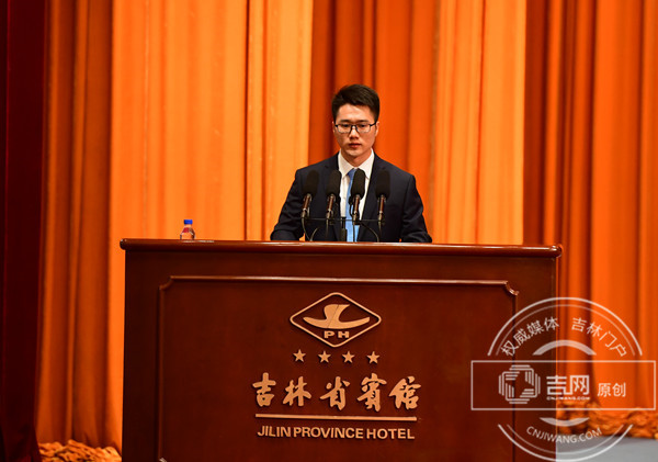 吉林大学2017级博士研究生乔中坤作报告