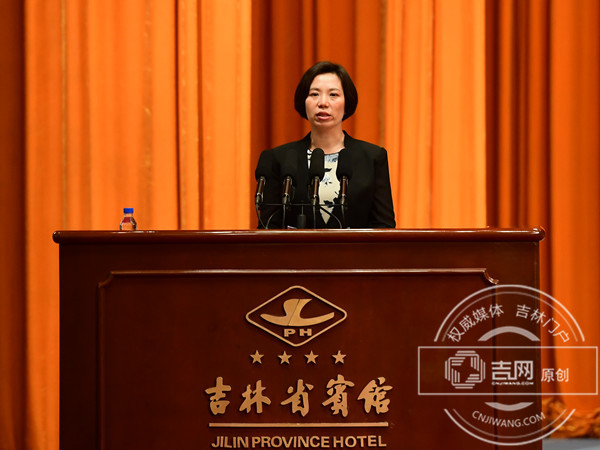 吉林日报社记者孙春艳同志作报告