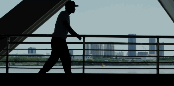 跑酷{微电影}-国语.gif