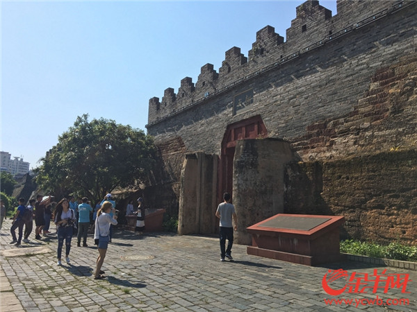 全国网媒记者到访肇庆宋城墙 感受历史文化名城魅力
