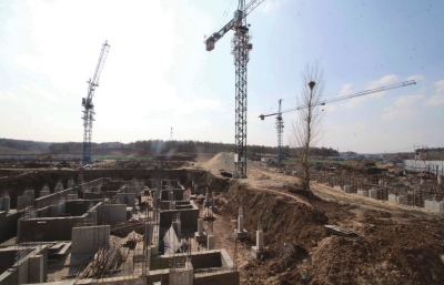 正在建设中的国信温泉城高档住宅