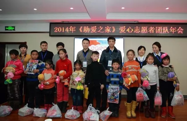 同情况,"助爱之家"团队不遗余力的给予各种帮助:年过花甲的董文昌大哥