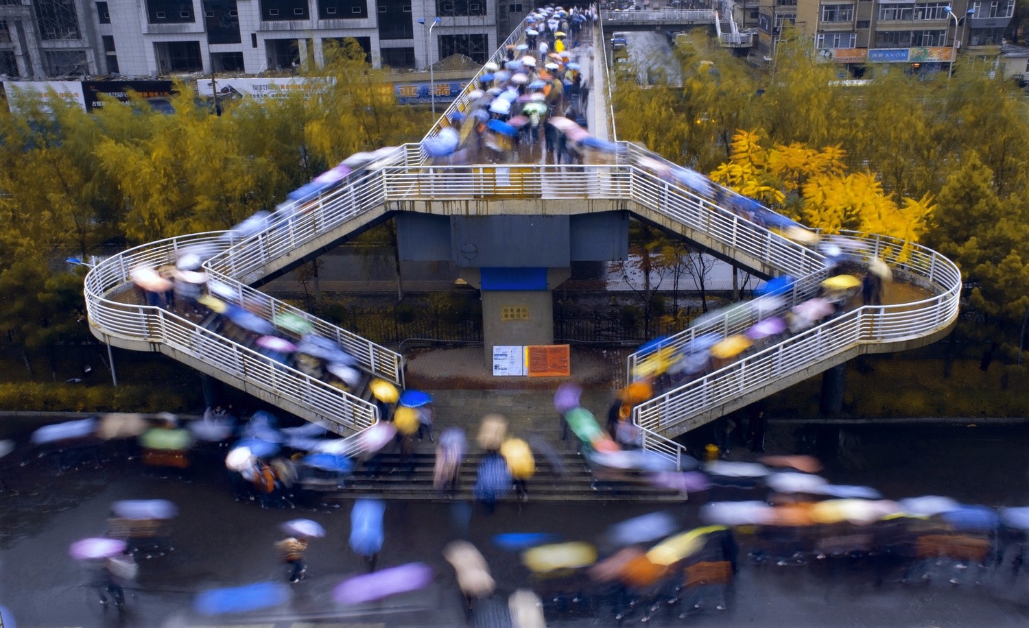 长春大学过街天桥