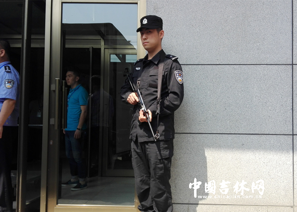 高考试卷公安押运12.jpg