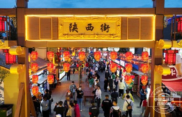 这样一条街 点亮一座“城”1.jpg