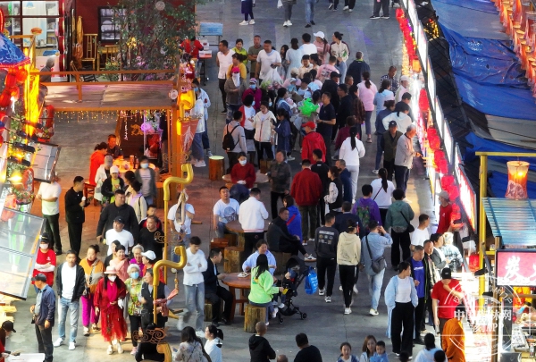 这样一条街 点亮一座“城”5.jpg