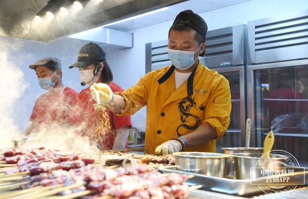 这样一条街 点亮一座“城”6.jpg