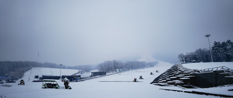 庙香山滑雪场  雪场供图.png