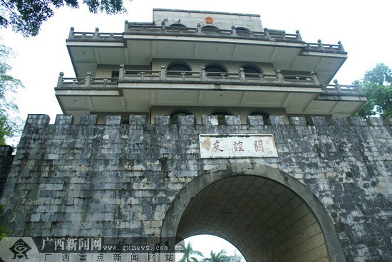 网媒领略南疆雄关风采 友谊关:中越繁荣边贸见证者