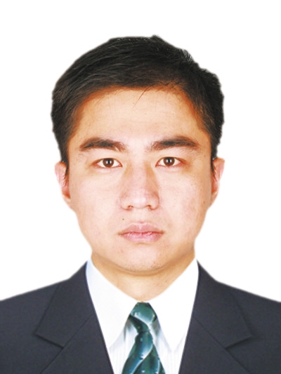 受体家属在追悼会现场表达感谢之情。