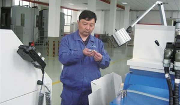 李斌：小工人 大梦想