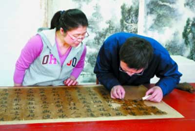 装裱匠人张文军 用巧手延伸书画生命