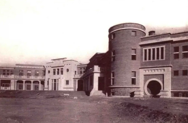 伪满洲国外交部建筑背面 资料图片_副本.jpg
