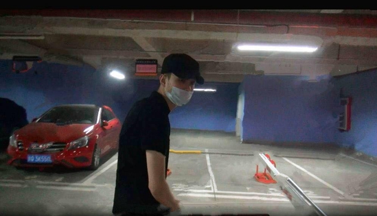 宋喆现身北京东四环 被问王宝强大喊：报警